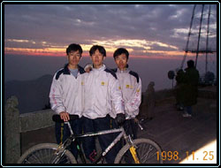 1126-12.jpg (21617 bytes)